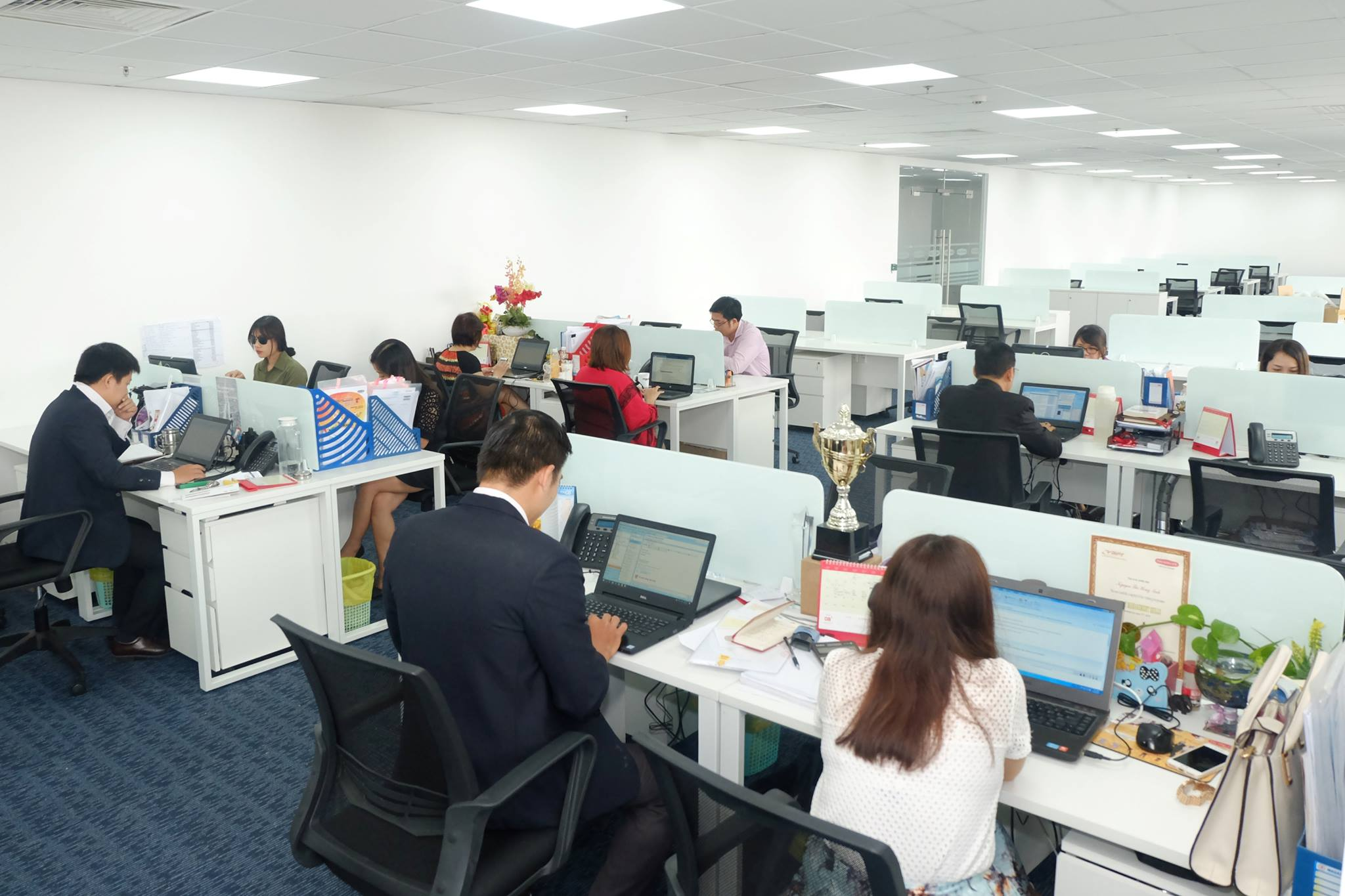 Số doanh nghiệp đang hoạt động trên cả nước năm 2023 (thời điểm 31/12)